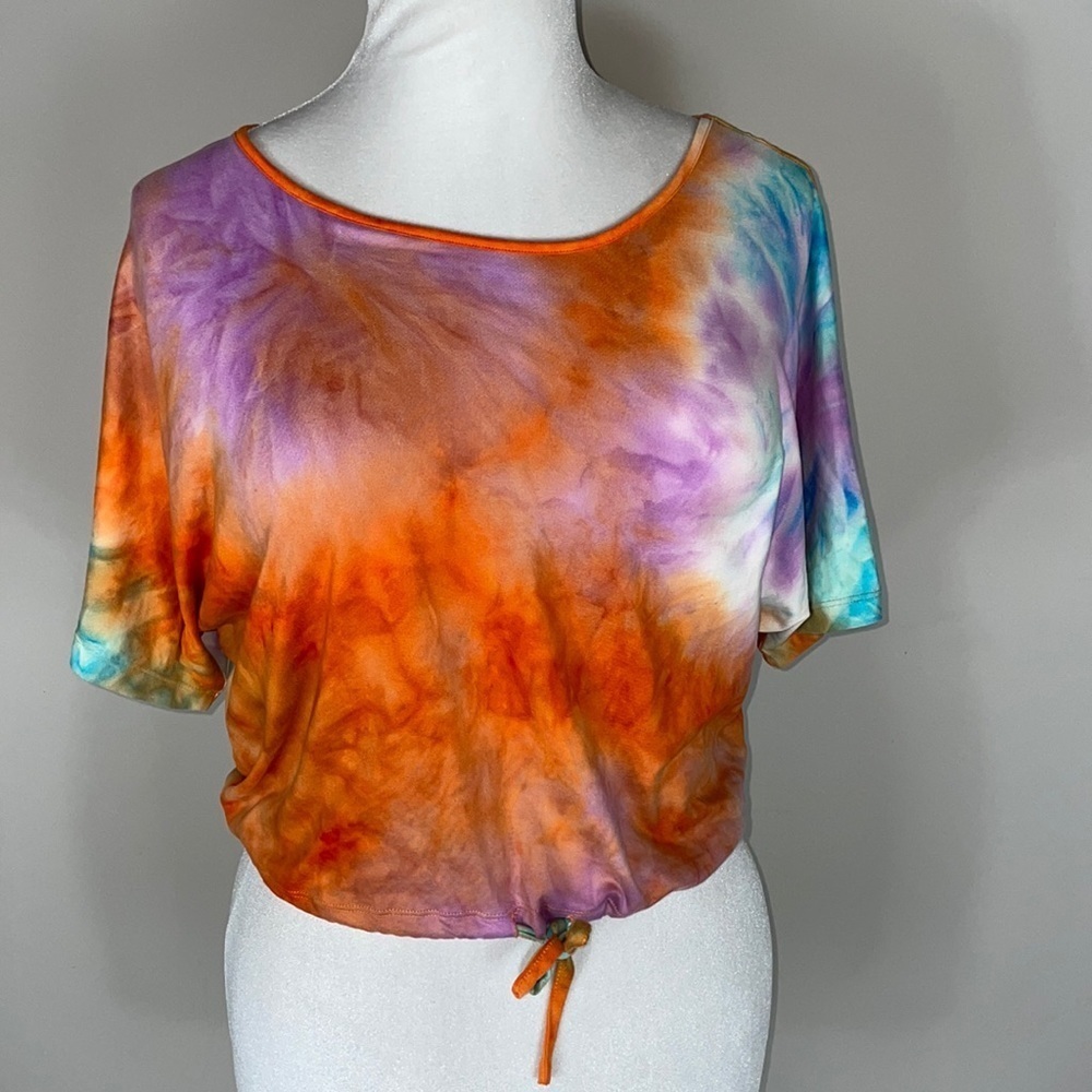Full Circle Trends Tie Dyed cropped shirt size women medium